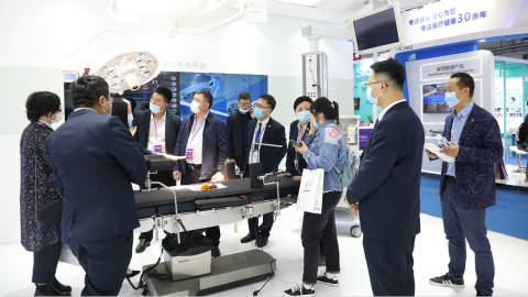 CMEF现场直击：星空·综合体育携抗疫降魔四勇士亮相